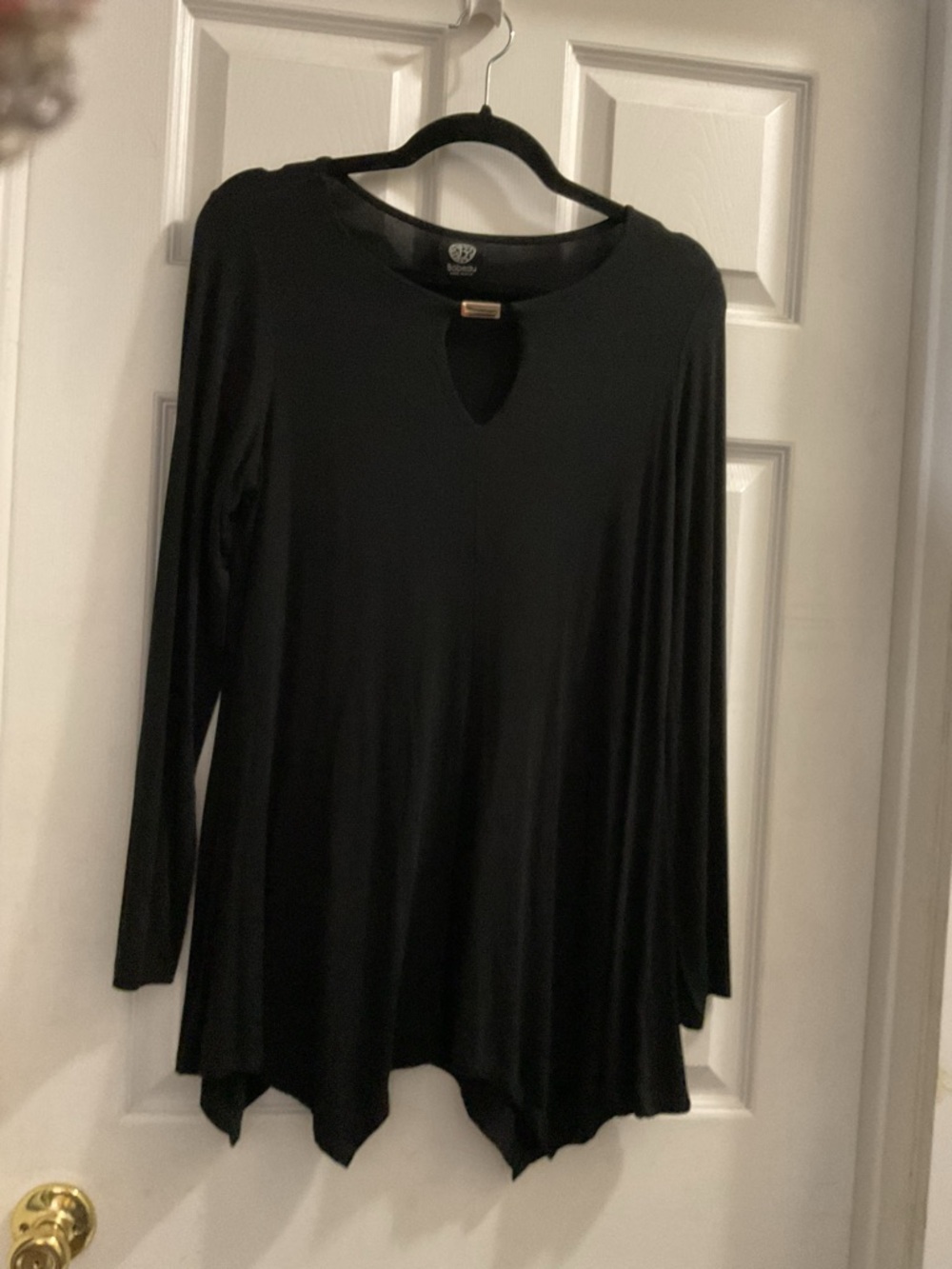bobeau Black Long-Sleeve Keyhole Tunic Top